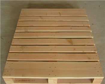 木制托盤在使用時(shí)需要注意哪些？這3三點(diǎn)不容忽視！